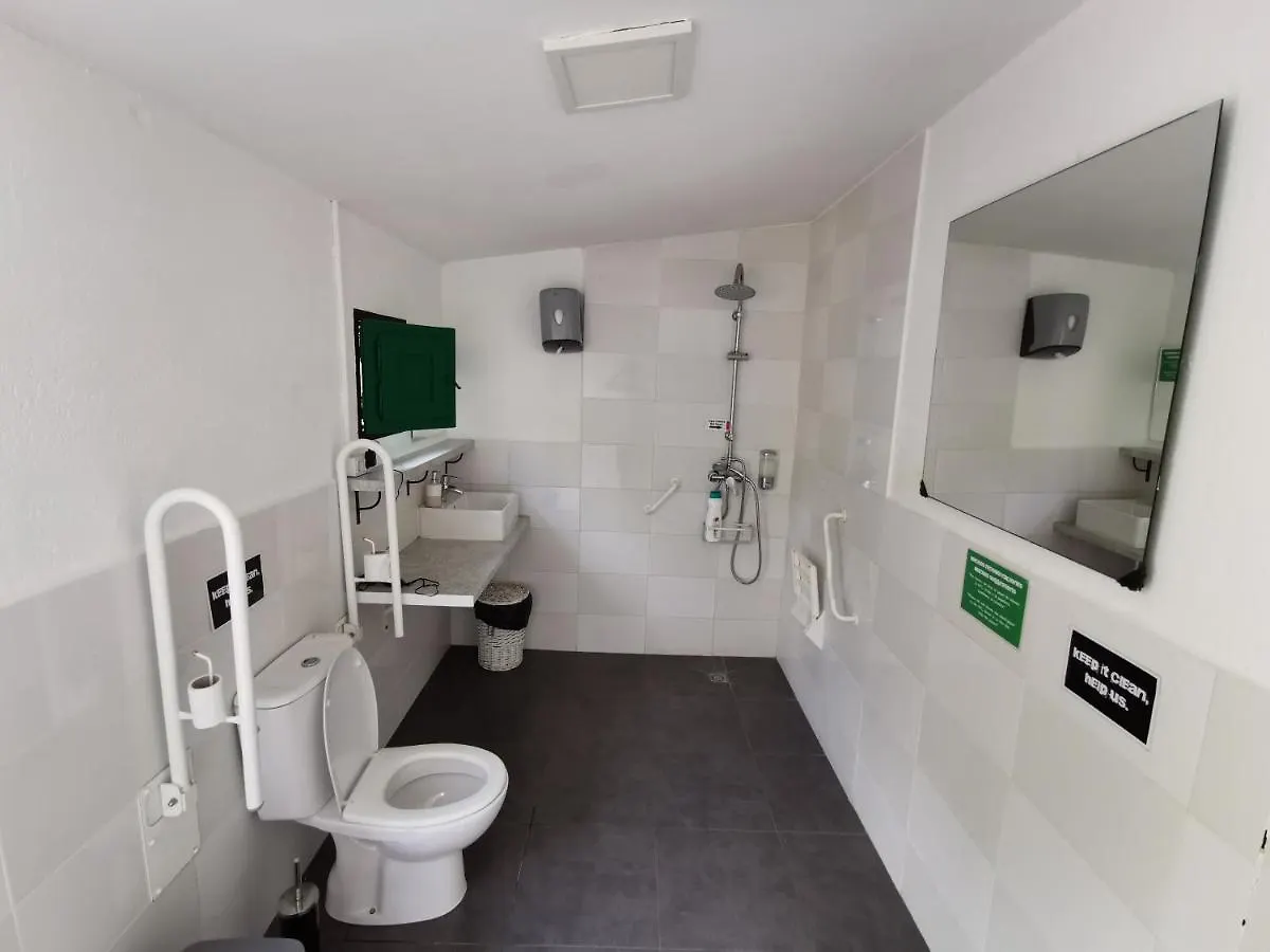 Mucha Masia Hostel Rural Urba El Prat de Llobregat 0*,  Spagna