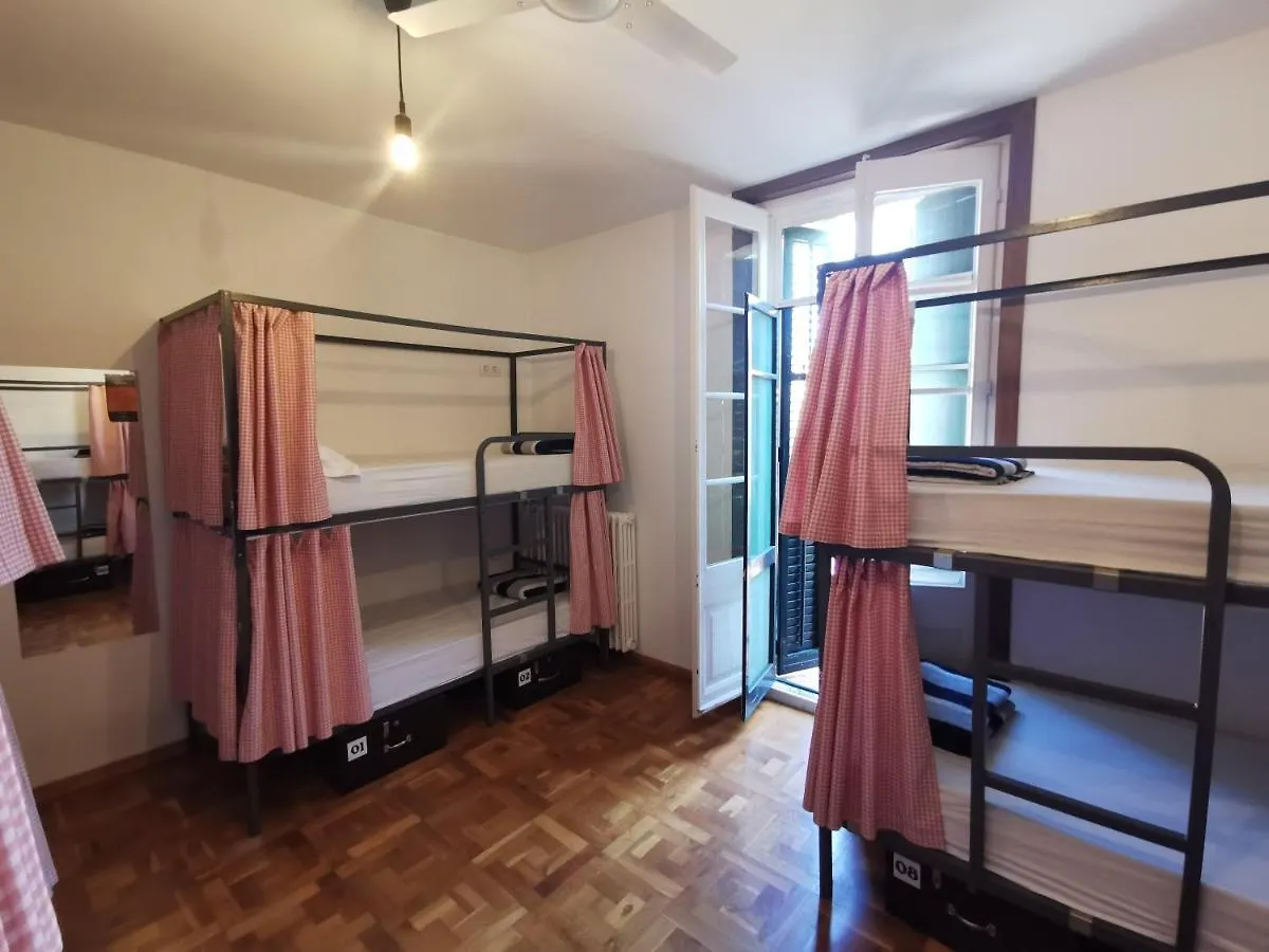 Mucha Masia Hostel Rural Urba El Prat de Llobregat 0*,  Španělsko